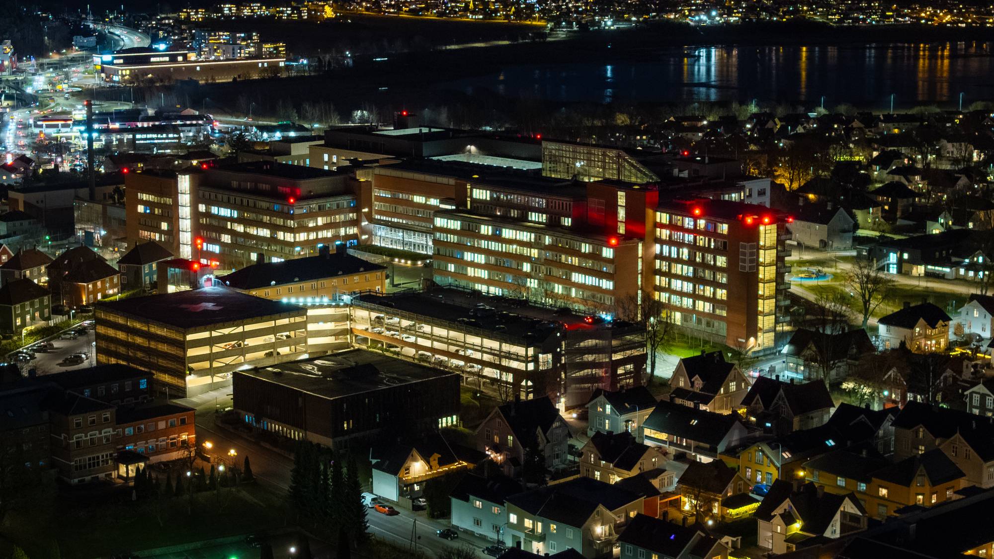 Sykehuset i Vestfold natt parkeringshus