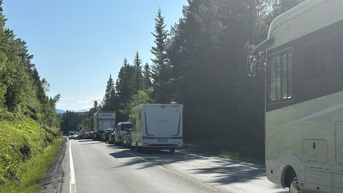 E6 stengt etter ulykke