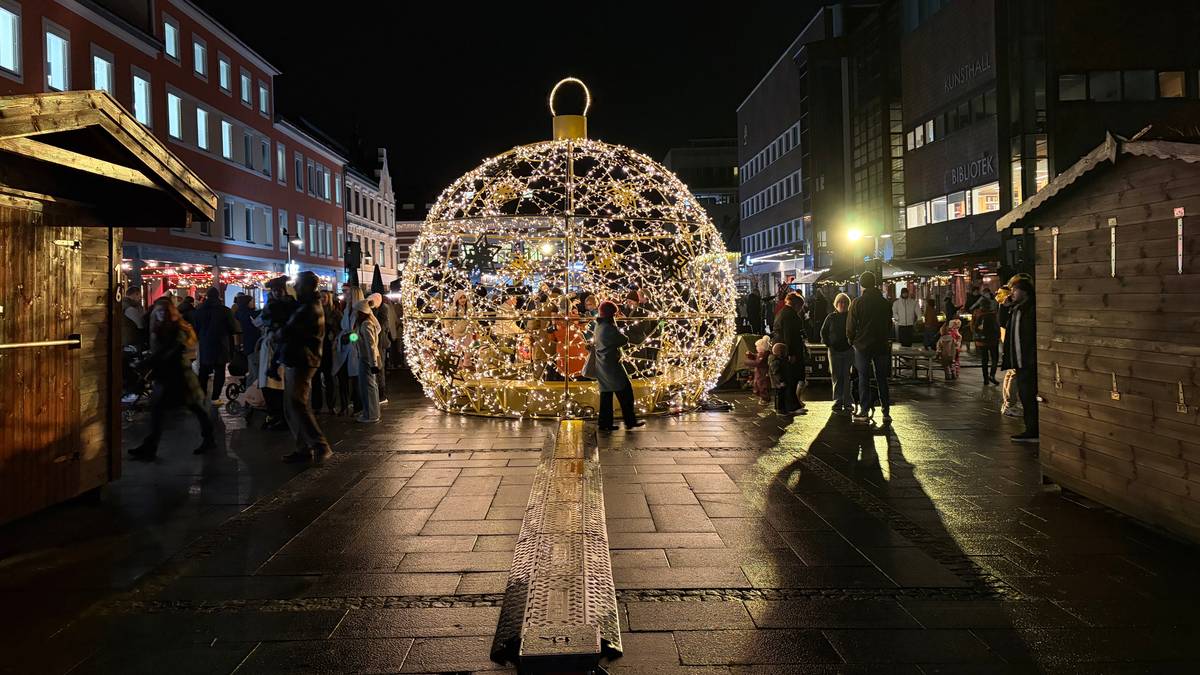 Har tent julekula på Torvet