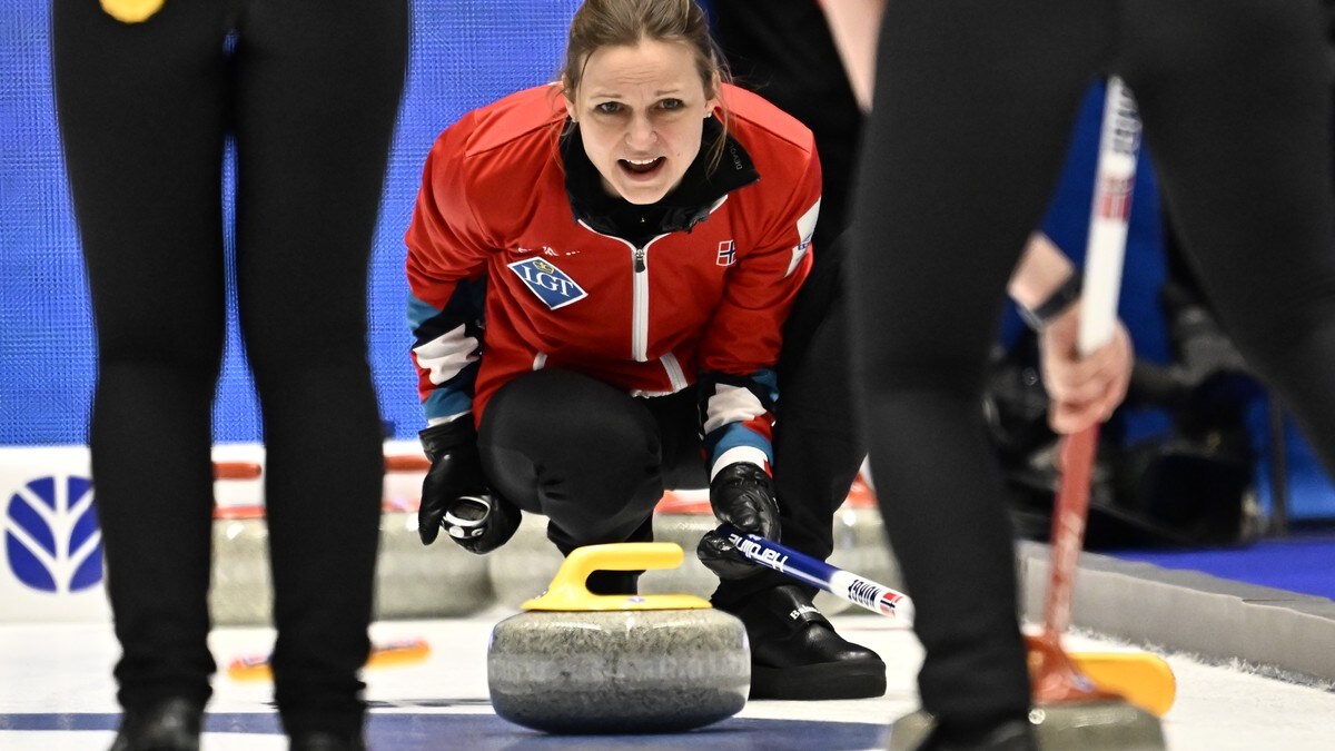 Curlingkvinnene med sitt første tap i EM