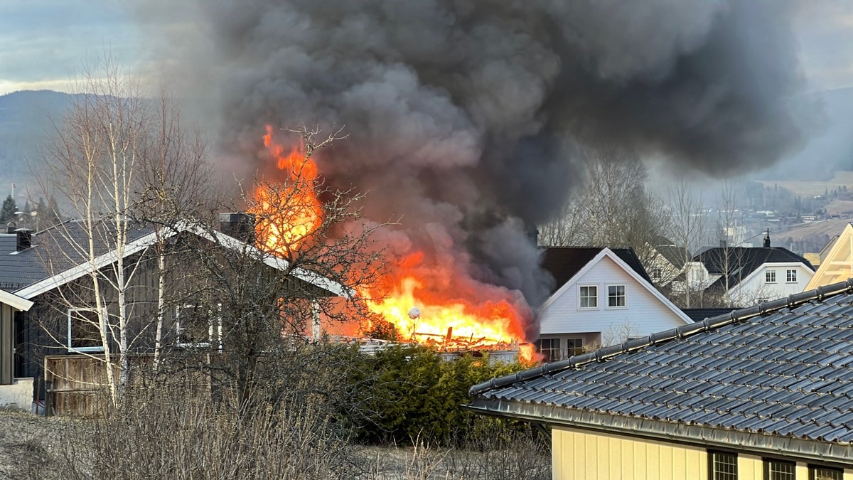 Låve brant ned i Hokksund