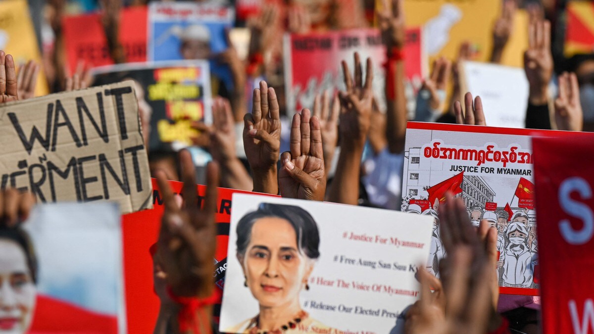 Krever at Suu Kyi løslatelse 