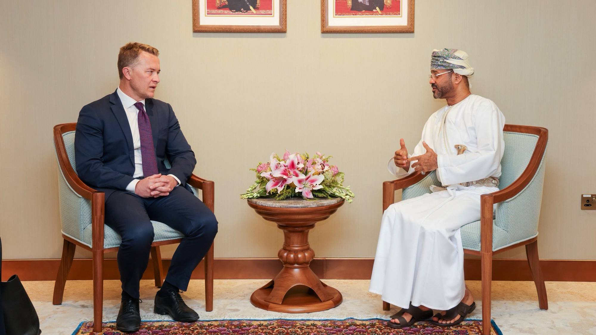 Statssekretær Andreas Motzfeldt Kravik og Omans utenriksminister Badr bin Hamad Al Busaidi