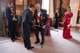 Javad Parsa / NTB Kong Harald ler mens han tar imot Frankrikes president Emmanuel Macron på Slottet.
