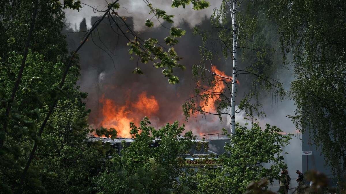 Kraftig brann ved Hunton på Gjøvik – rv. 4 stengt
