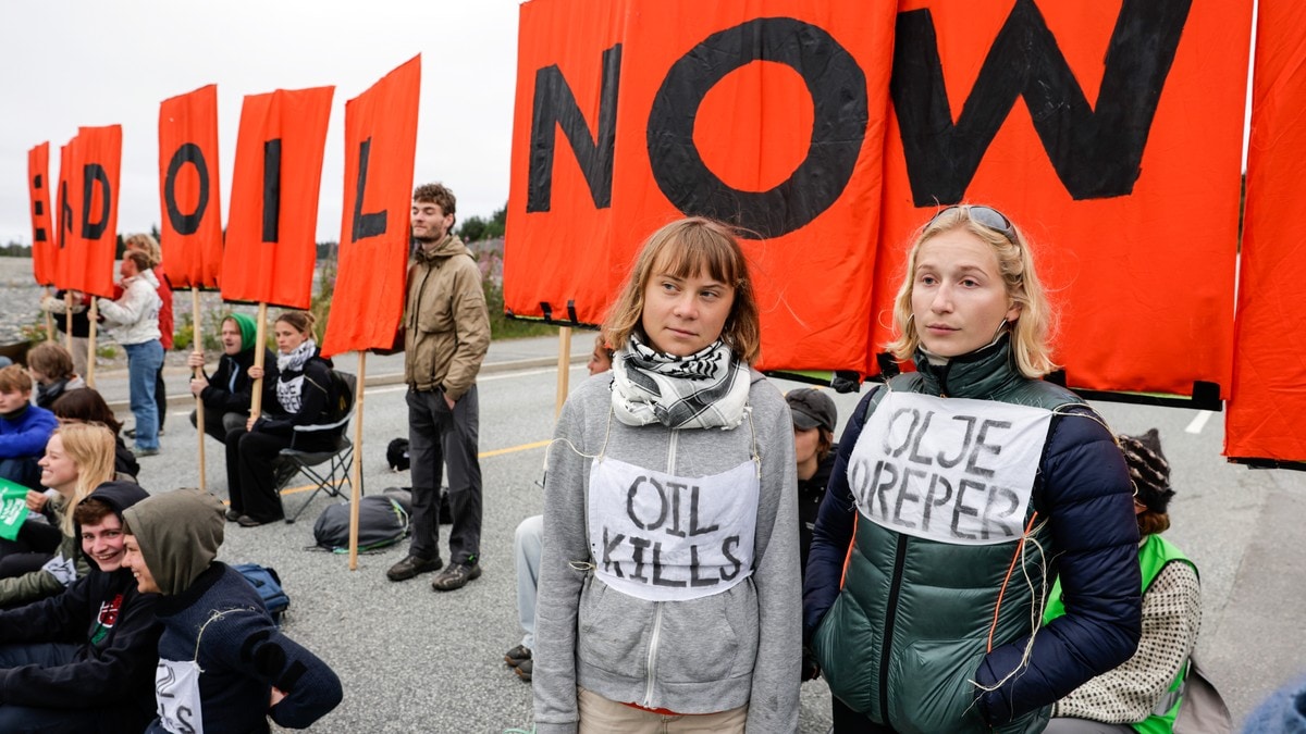 Greta Thunberg og demonstrantar sperrar vegen til Mongstad-anlegget
