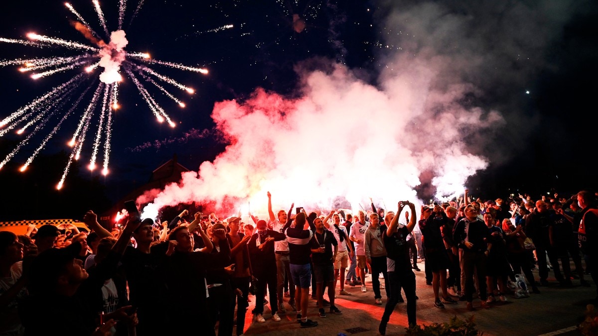 Danske fotballfans stoppet på grensen til Sverige – sendt i retur for å unngå bråk