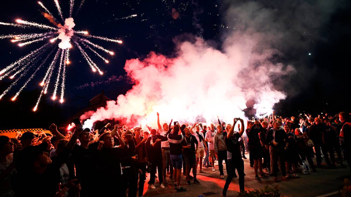 Danske fotballfans stoppet på grensen til Sverige – sendt i retur for å unngå bråk