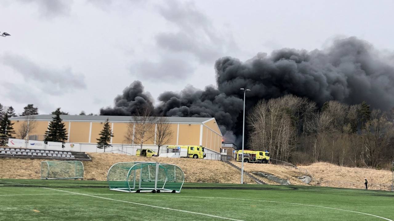 Kraftig brann på Våler ungdomsskole.