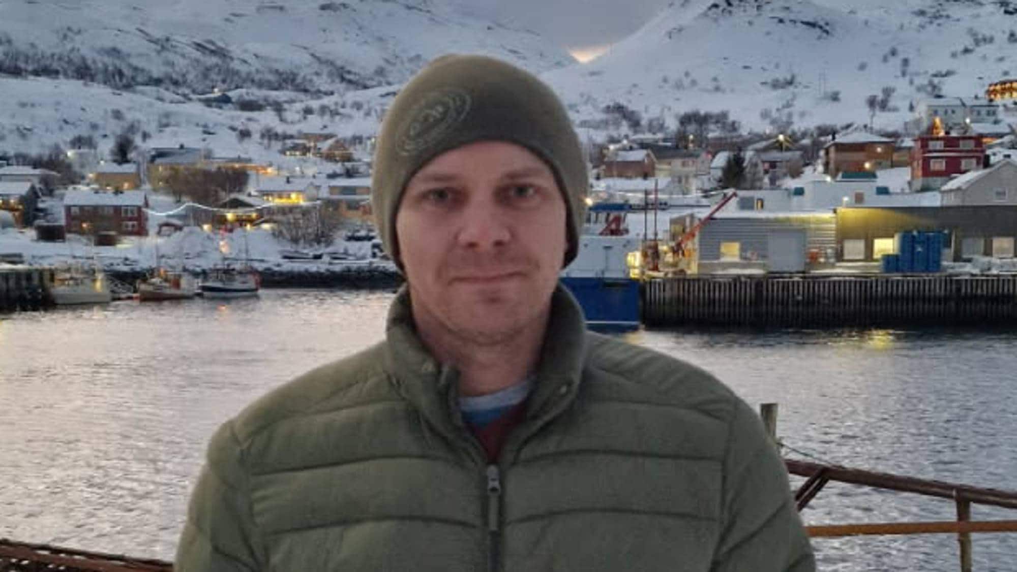 en mann med lue (Bildebeskrivelsen er laget av en KI-tjeneste)
