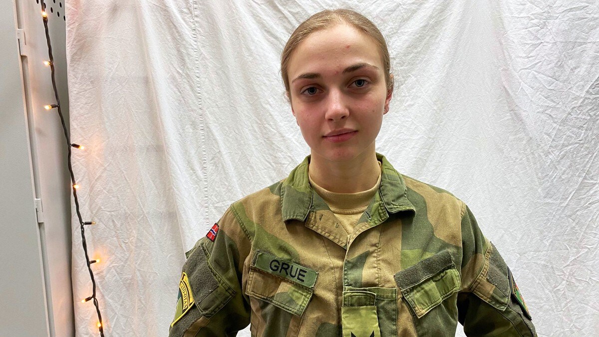 Norske Eline (20) trener på å hjelpe skadde soldater i Russlands naboland