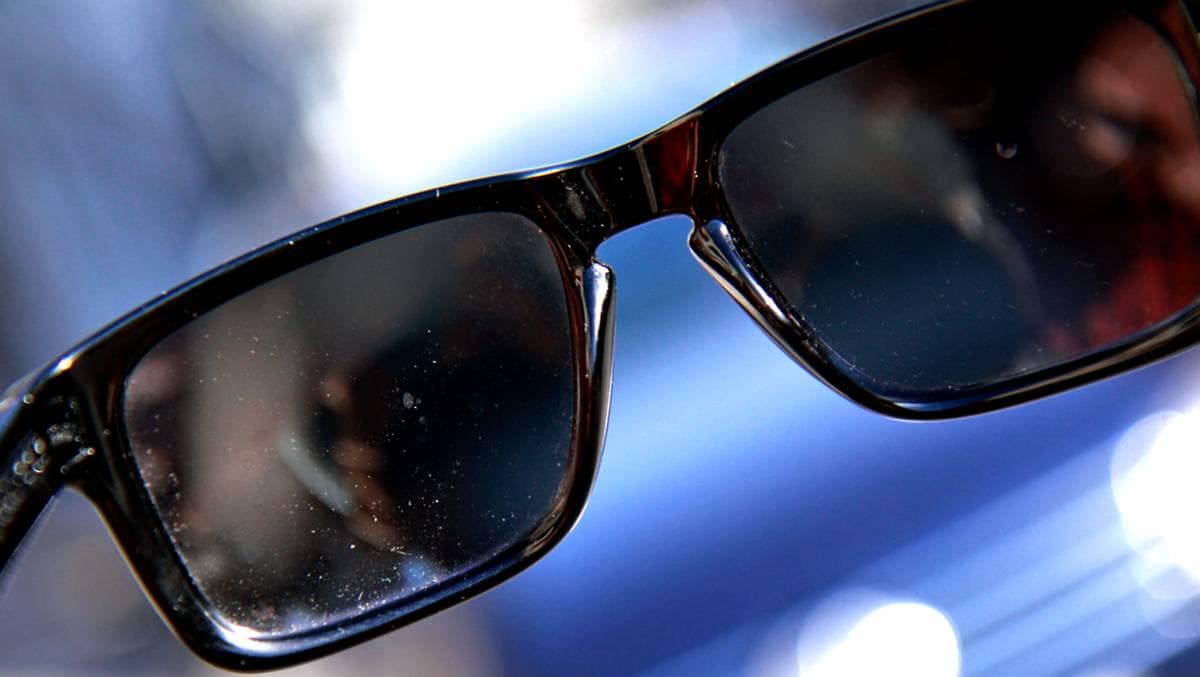 Advarer mot for sterke solbriller – NRK Livsstil – Tips, og