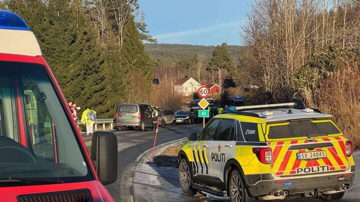 Fire biler inovlvert i trafikkulykke i Birkenes