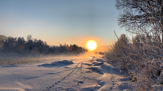 Indre Troms er kjent for stabilt kaldt vintervær på starten av året. Men i løpet av helga skal temperaturen på Bardufoss stige fra 25 minusgrader til 7 plussgrader.