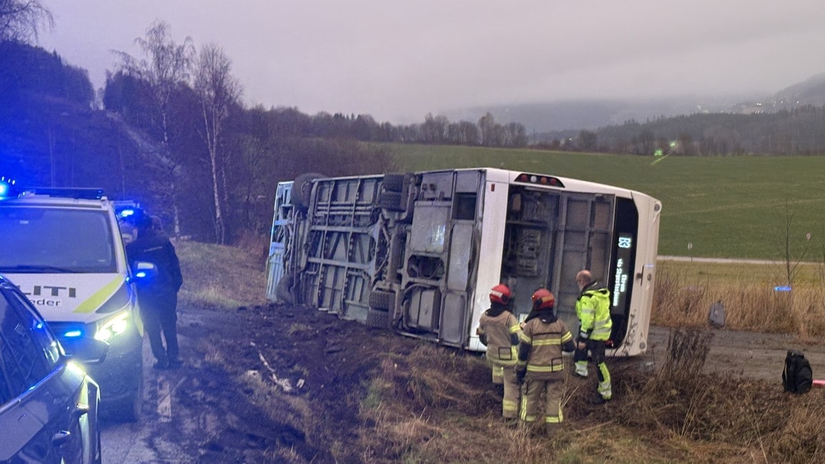 Buss veltet under øvelseskjøring i Lillehammer