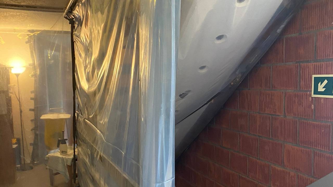 Trapp innpakket i plast på Vestli isolasjonsenhet