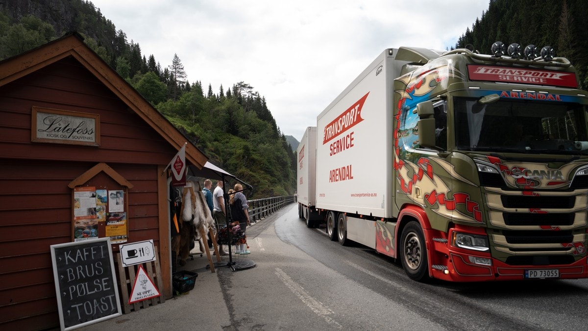 Kaos og farlege situasjonar ved turist­attraksjon - no har Vegvesenet tatt grep