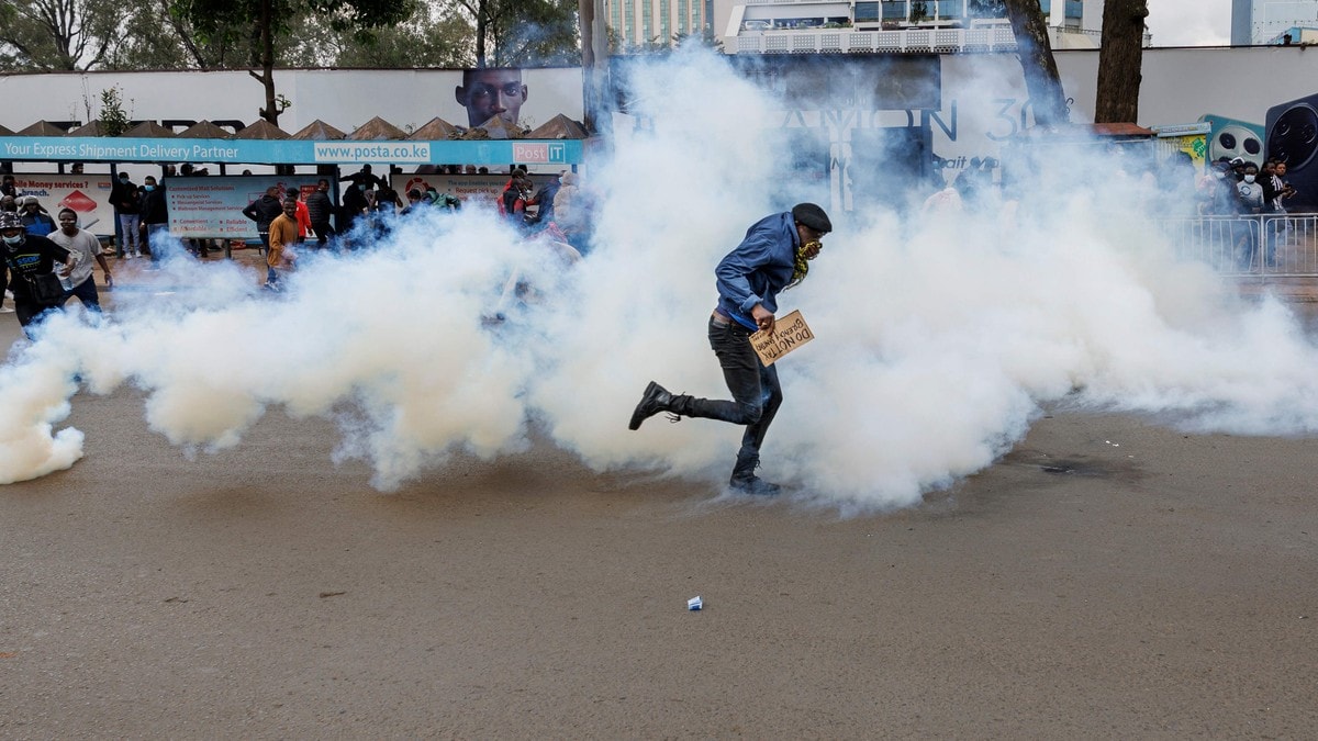 Politiet bruker tåregass mot demonstranter i Kenya