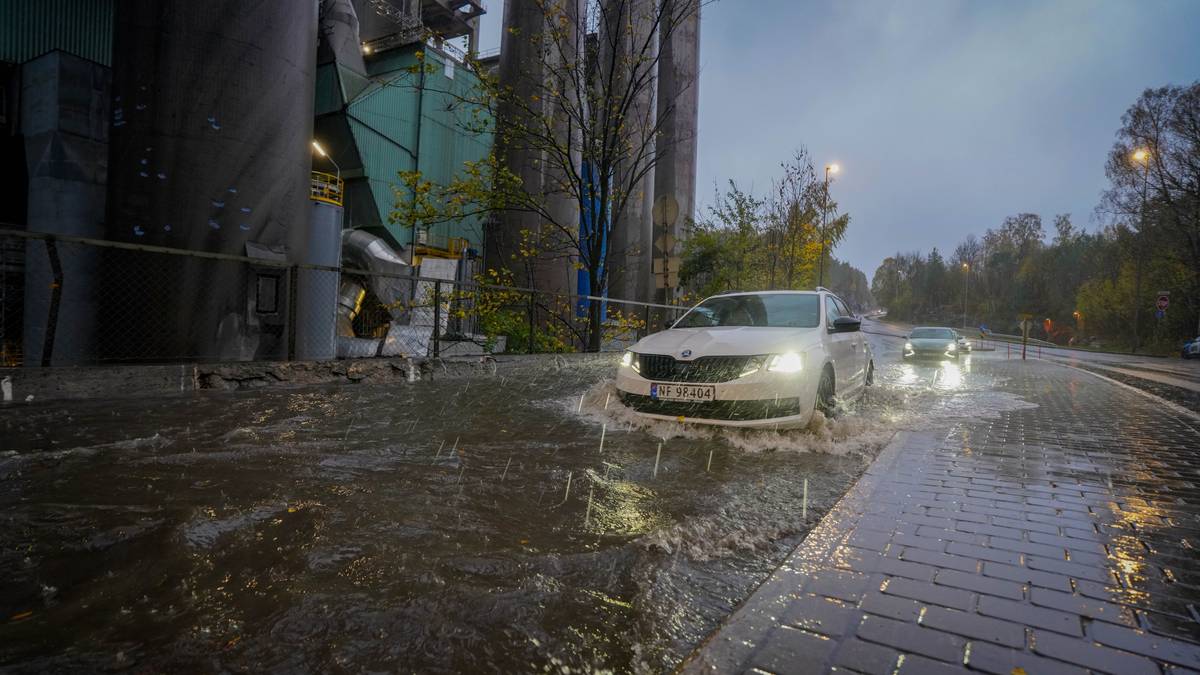 Storm Boelo Causes Power Outages and Flood Alerts in Norway