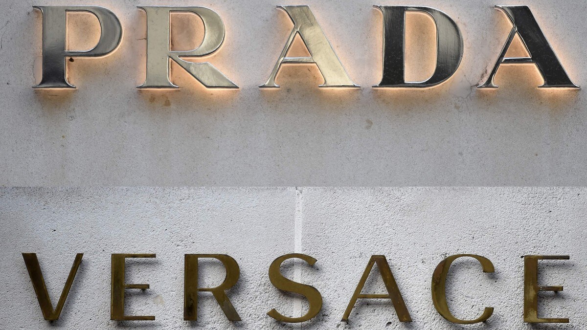 Det italienske motehuset Prada kjøper opp Versace