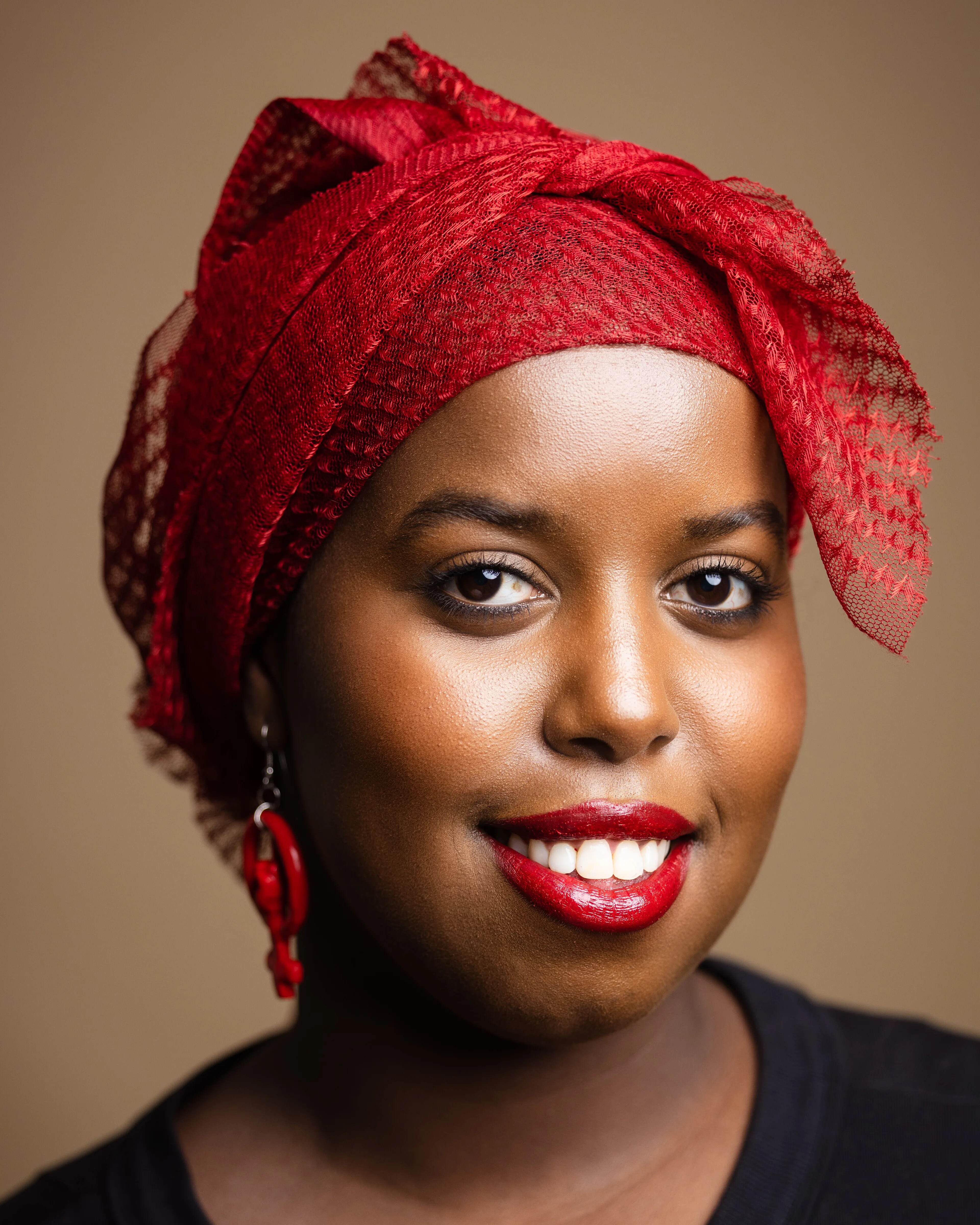 Bilde av forfatter, dikter og samfunnsdebattant Sumaya Jirde Ali.