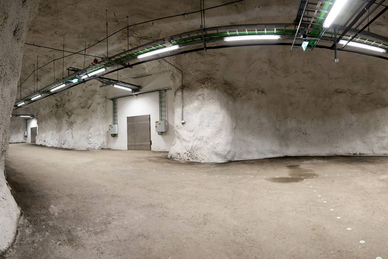 Hallen med dører inn til frølagrene.