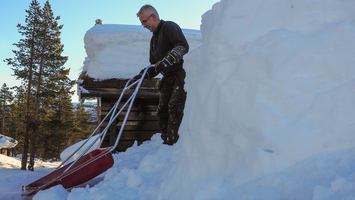 BJORLI (NRK): No må du fjerne snø frå hyttetaket