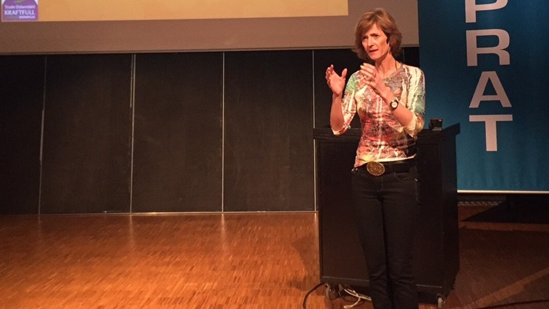 Trude Dybendahl holder foredrag Siste nytt NRK