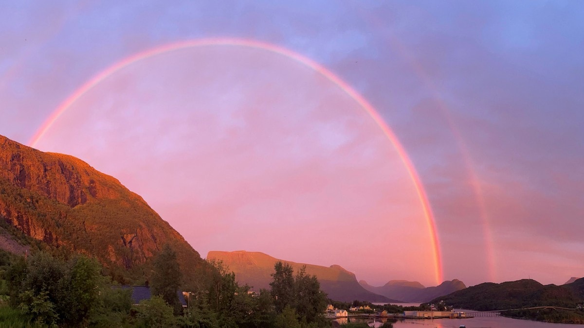 Nydelig regnbue og himmel