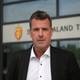 Foto: Ole Andreas Bø / NRK en mann i dress