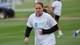BRIGHTON & HOVE ALBION FC Fran Kirby i aksjon på Brighton-trening iført en t-skjorte med påskriften "built for her".