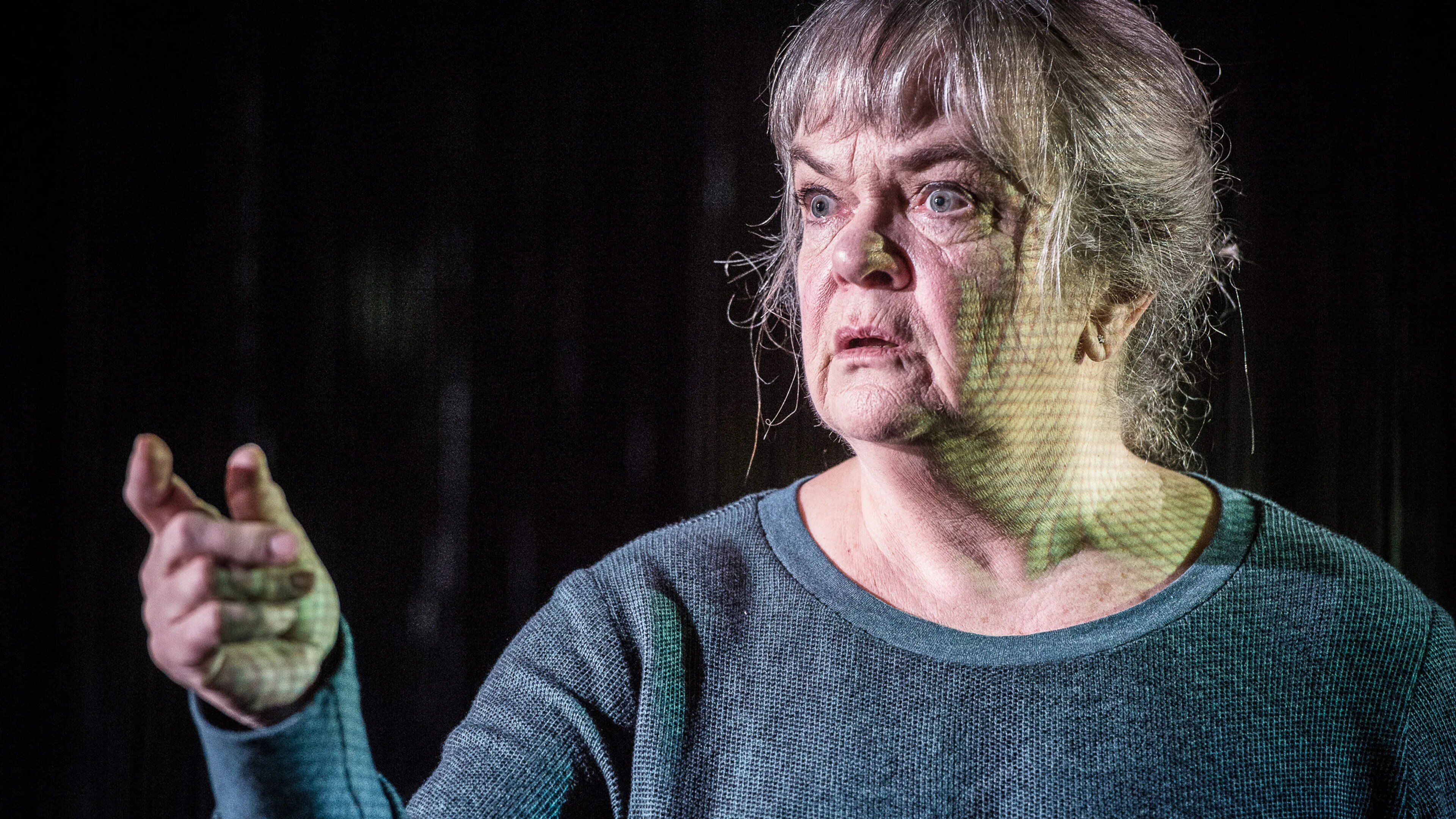 SKUESPILLERUTFORDRING: Fosses tekster krever at skuespillerne fremfører dem med den suggererende rytmen de har fra forfatterens hånd. Her Anne Marit Jacobsen i "Morgon og kveld" på Nationaltheatret i 2015.