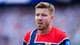 Fredrik Varfjell / NTB Fotballspilleren Alexander Sørloth i den norske landslagsdrakten på en fotballbane. (Bildebeskrivelsen er laget av en KI-tjeneste)