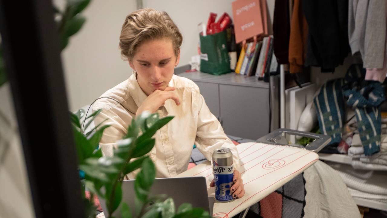 Sebastian Rishaug Strand på eksamensfest.