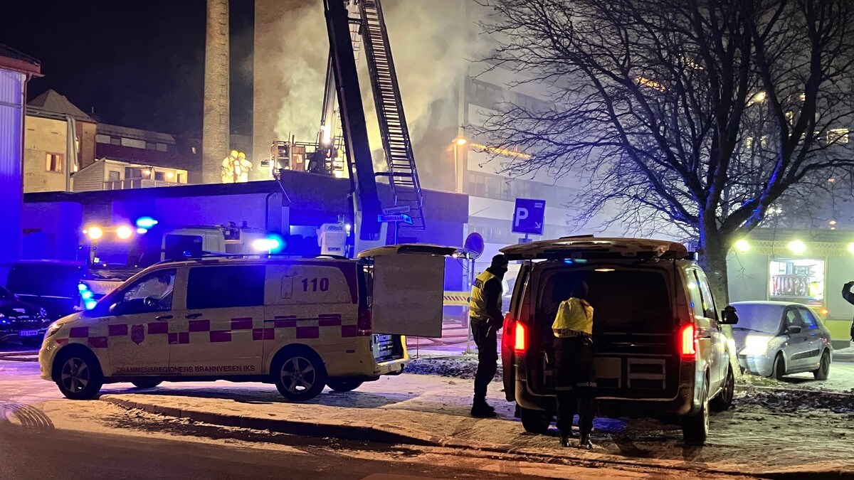 Brann i bygning i Drammen sentrum