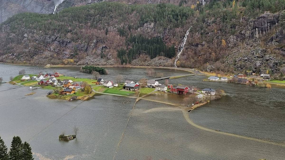 Ekstremværet «Jakob» har isolert Einars gård: – Det har jo blitt en øy!