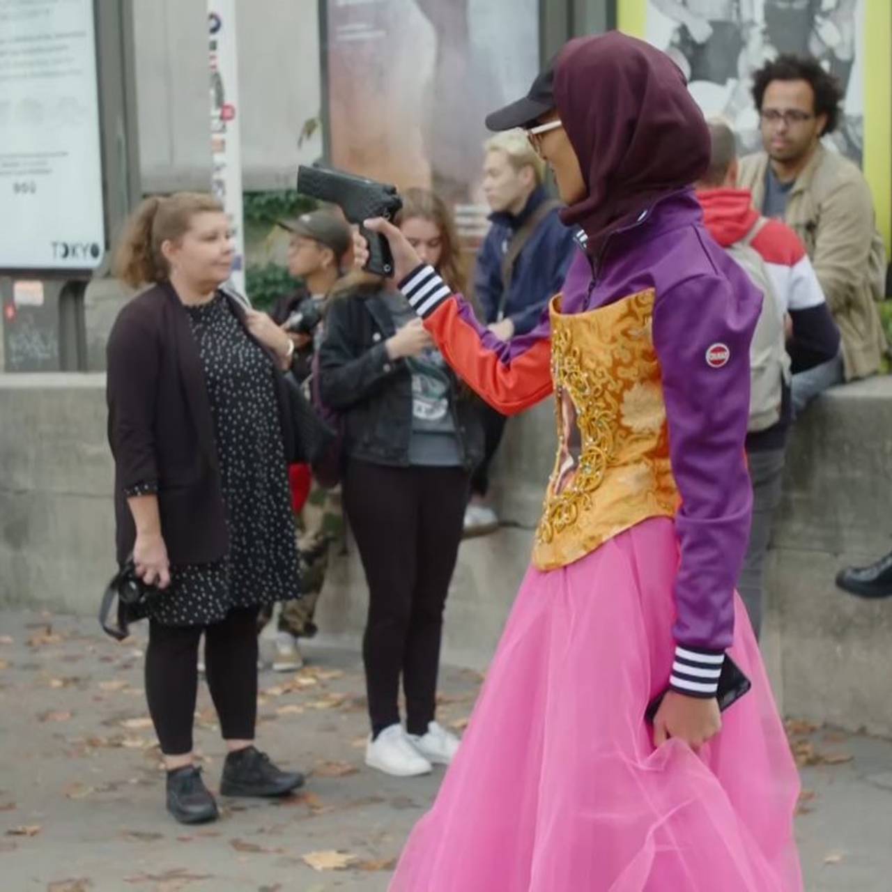 Rawdah Mohamed på Fashion Week i Paris.