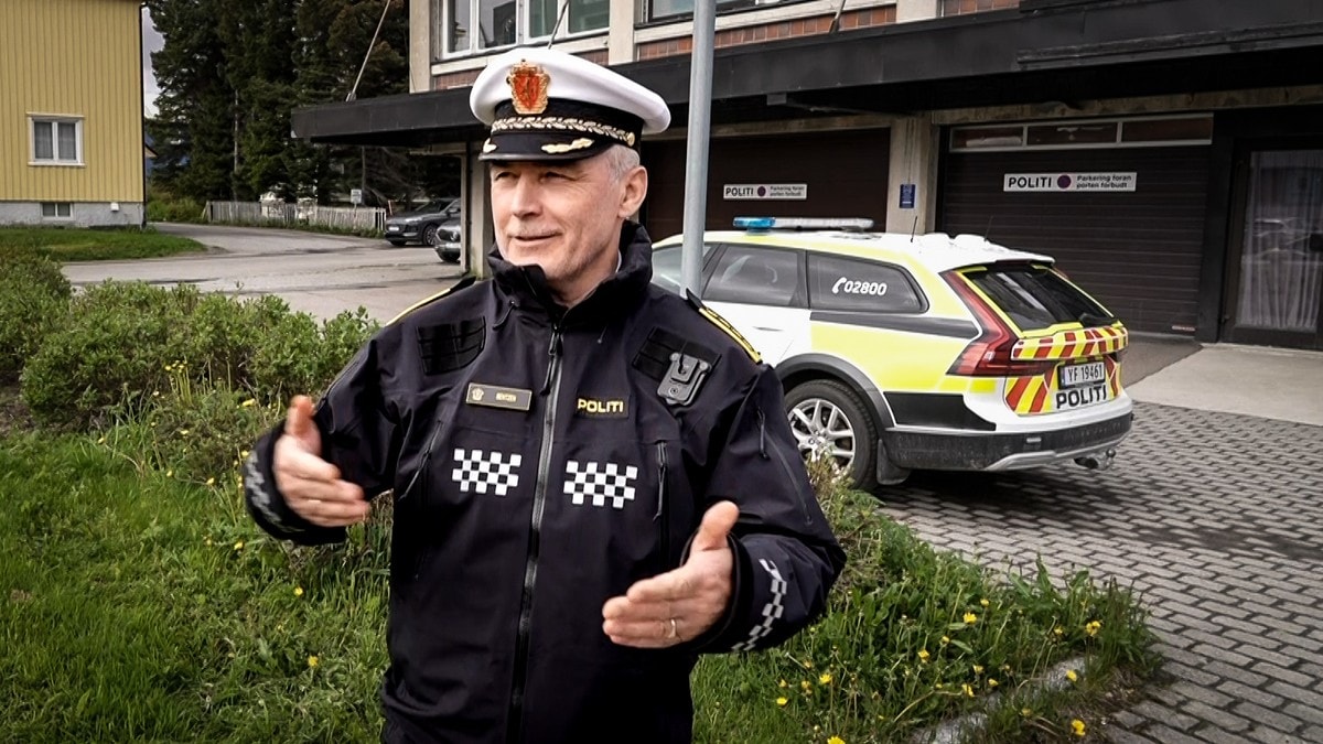 Ber om mer politi og HRS-direktør får ny tillit