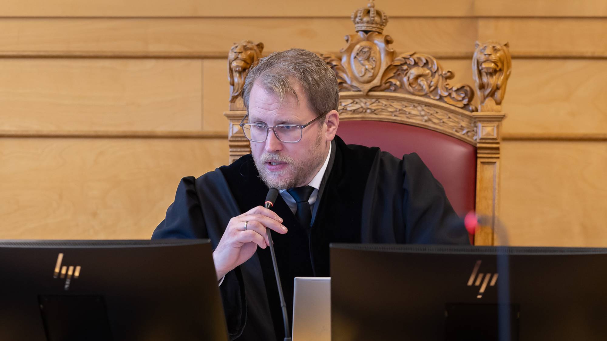Tingrettsdommer Einar Holaker i en rettssal i Trøndelag tingrett