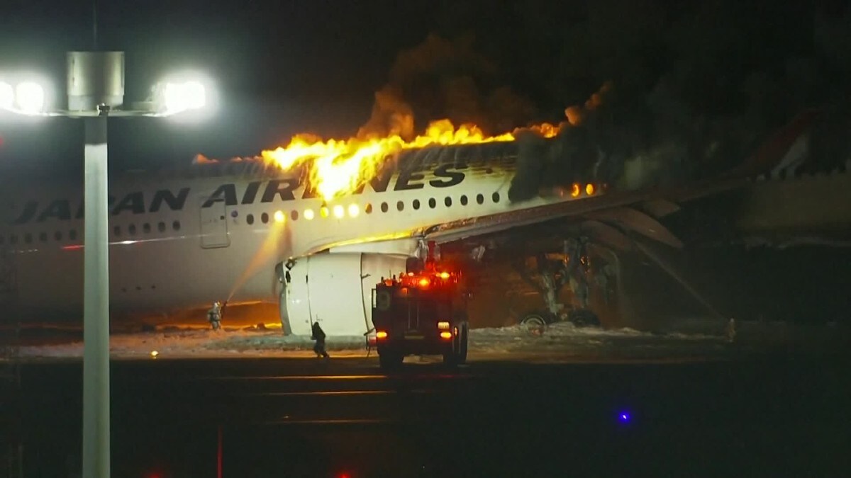 Japan: Fly med 400 passasjerar i brann