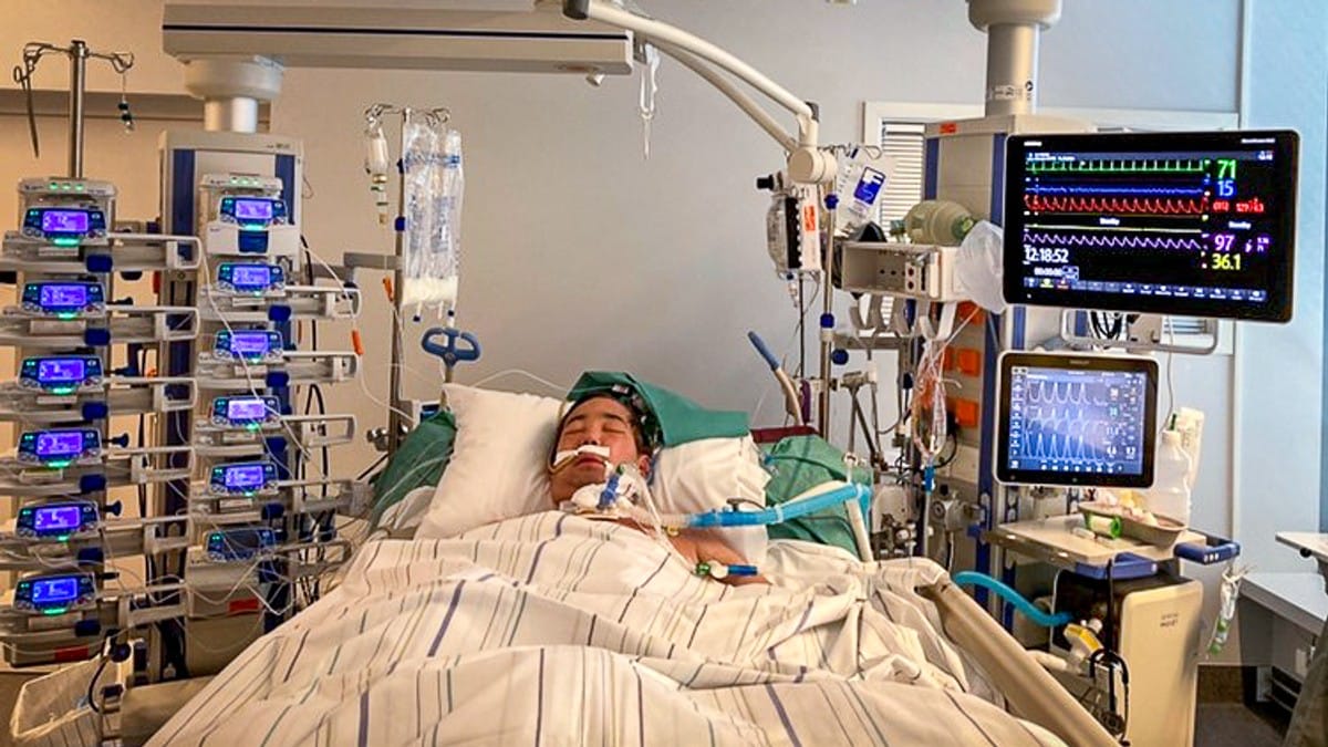 Stephen Fu lå nesten to måneder i koma med korona: – Det sto definitivt om livet