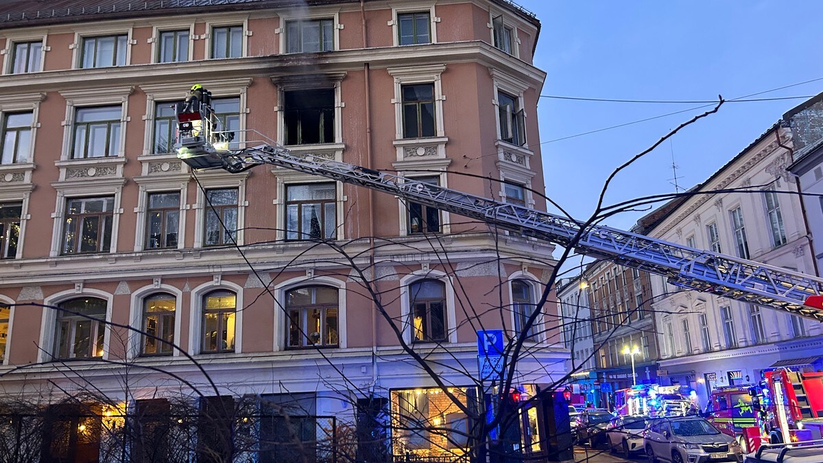 Brann i Møllergata i Oslo sentrum – ber folk lukke vinduer