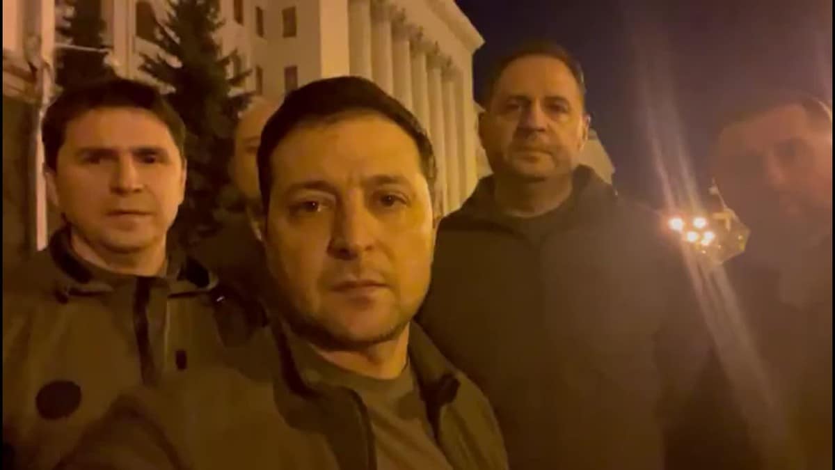 Zelenskyj i ny video: – Vi er alle her i Kyiv