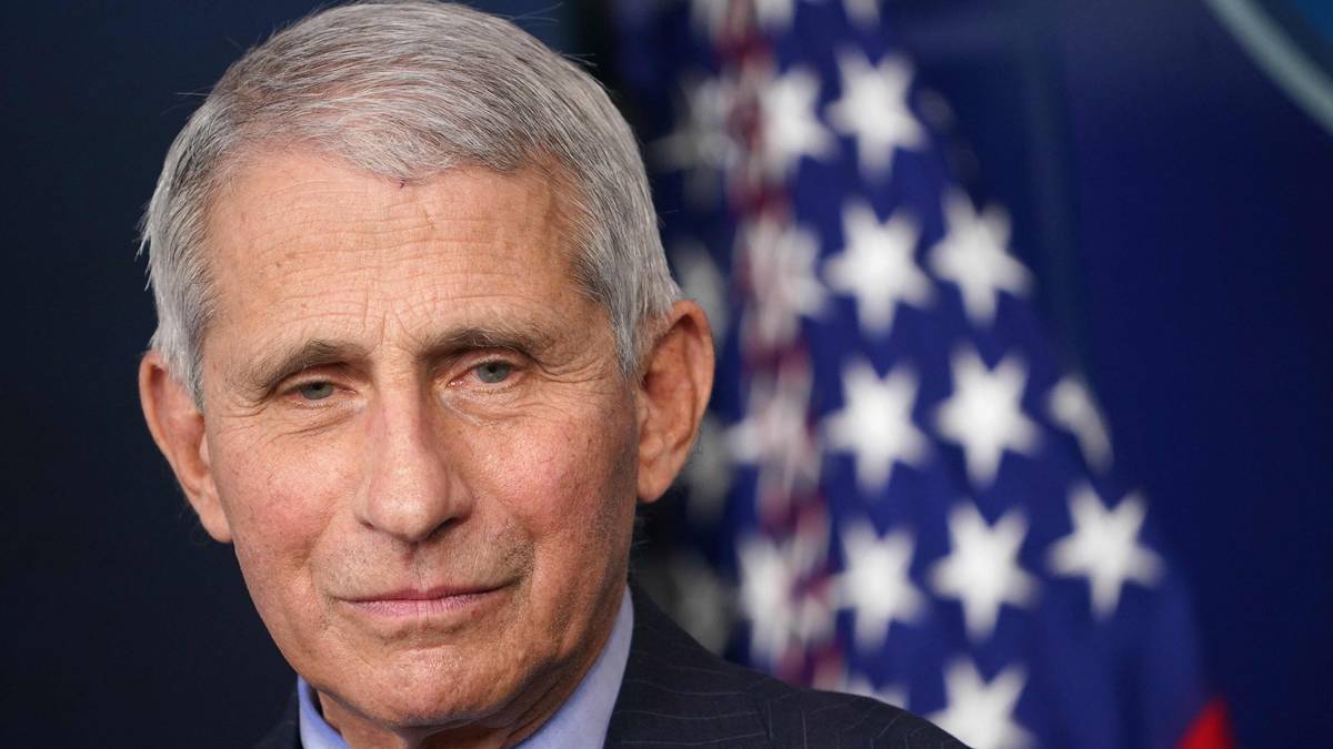 Biden forhåndsbenåder Anthony Fauci