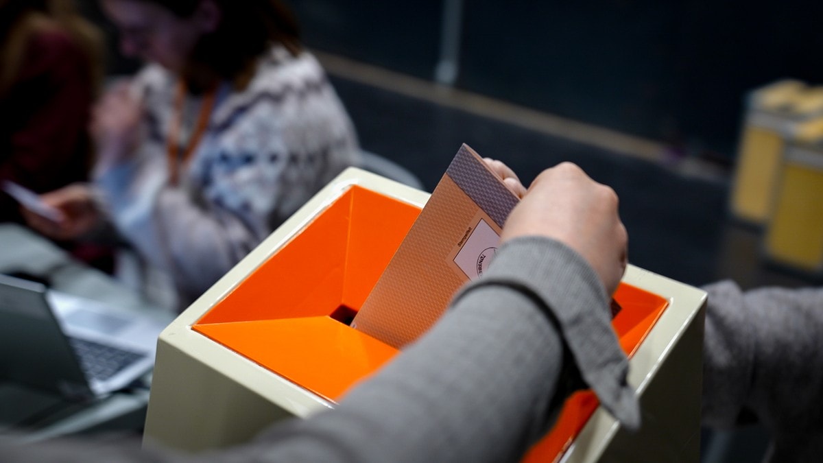 Gjenstående forhåndsstemmer skaper spenning i valgresultatet