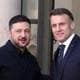Michel Euler / AP / NTB Ukrainas president Volodymyr Zelenskyj og Frankrikes president Emmanuel Macron under møtet for "Koalisjonen av villige" i Paris 6. januar. Den består av 34 land som har lovet å støtte Ukraina.