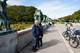 Foto: Julia Kirsebom Thommesen / NRK Første stopp på turistbussen er Frognerparken. Skip og fly har vært fullpakket av amerikanere, nederlendere, indere og kinesere i sommer. Det nærmer seg normalen etter pandemien, viser tall fra Avinor og Oslo havn.