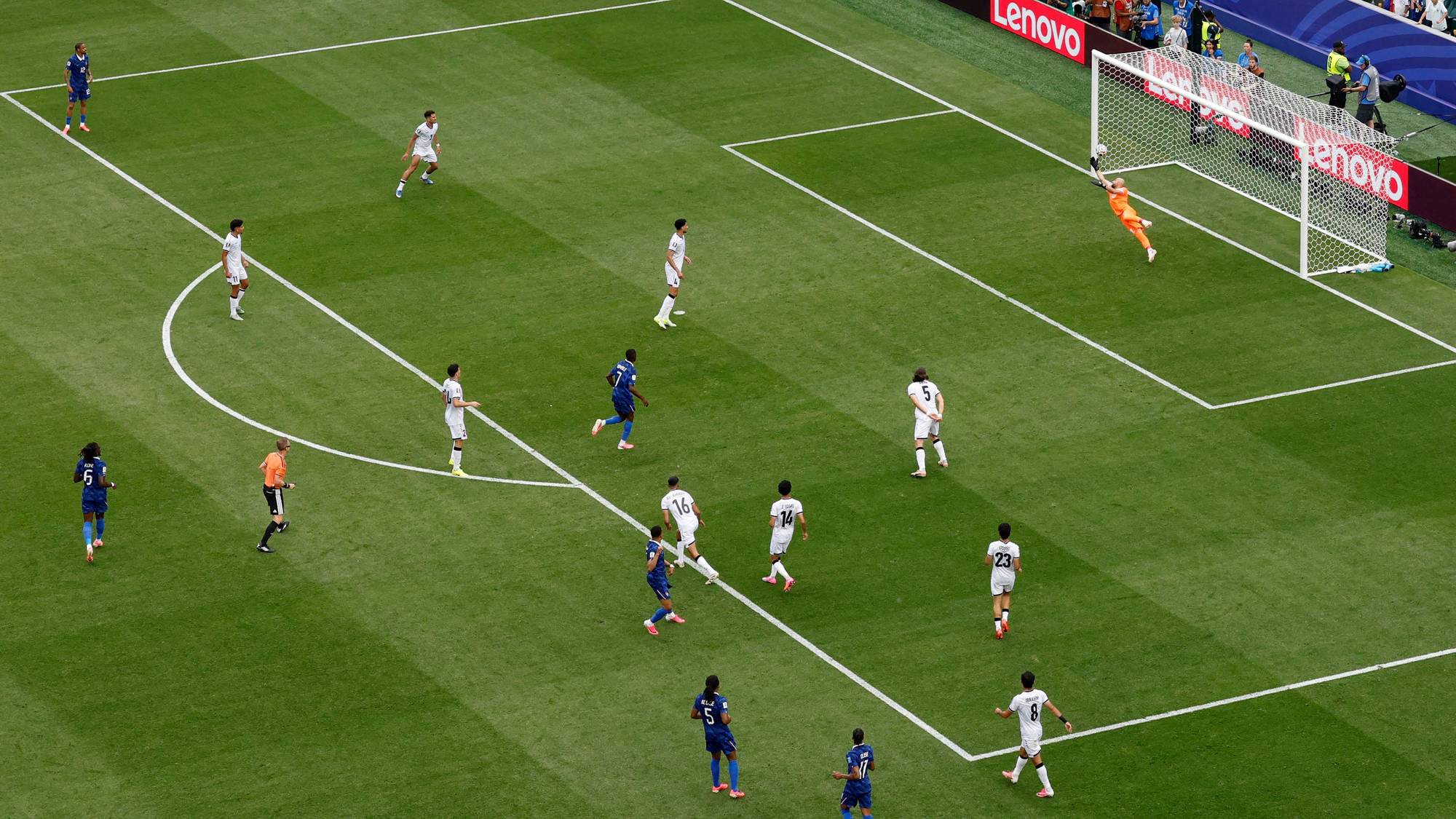 Mbappe scorer fra distanse mot Irak.