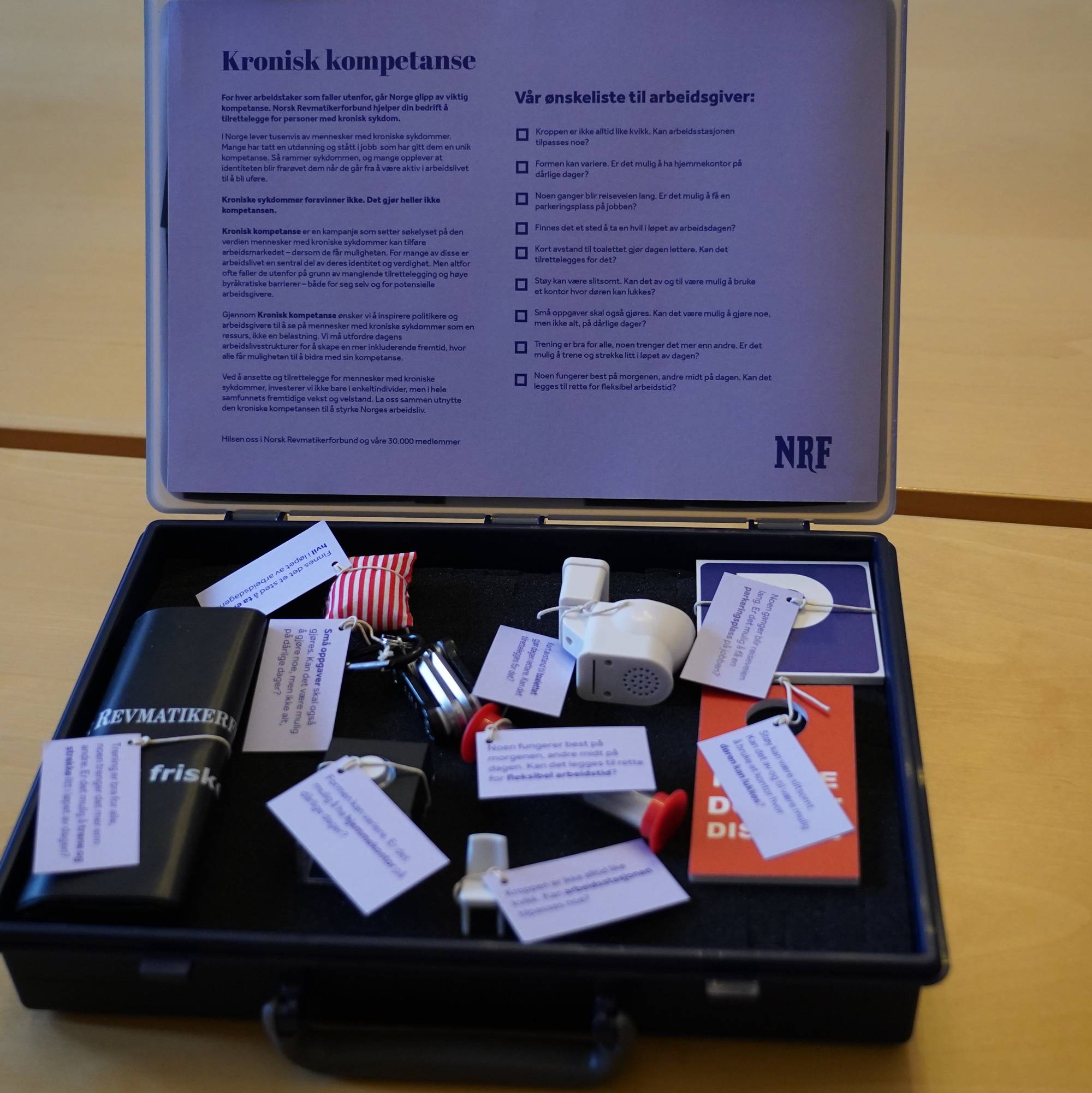 Koffert med små notater