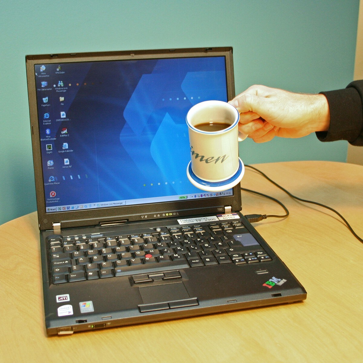 Er PC'n død? – NRK Kultur og underholdning Tastaturet du kan søle kaffe på